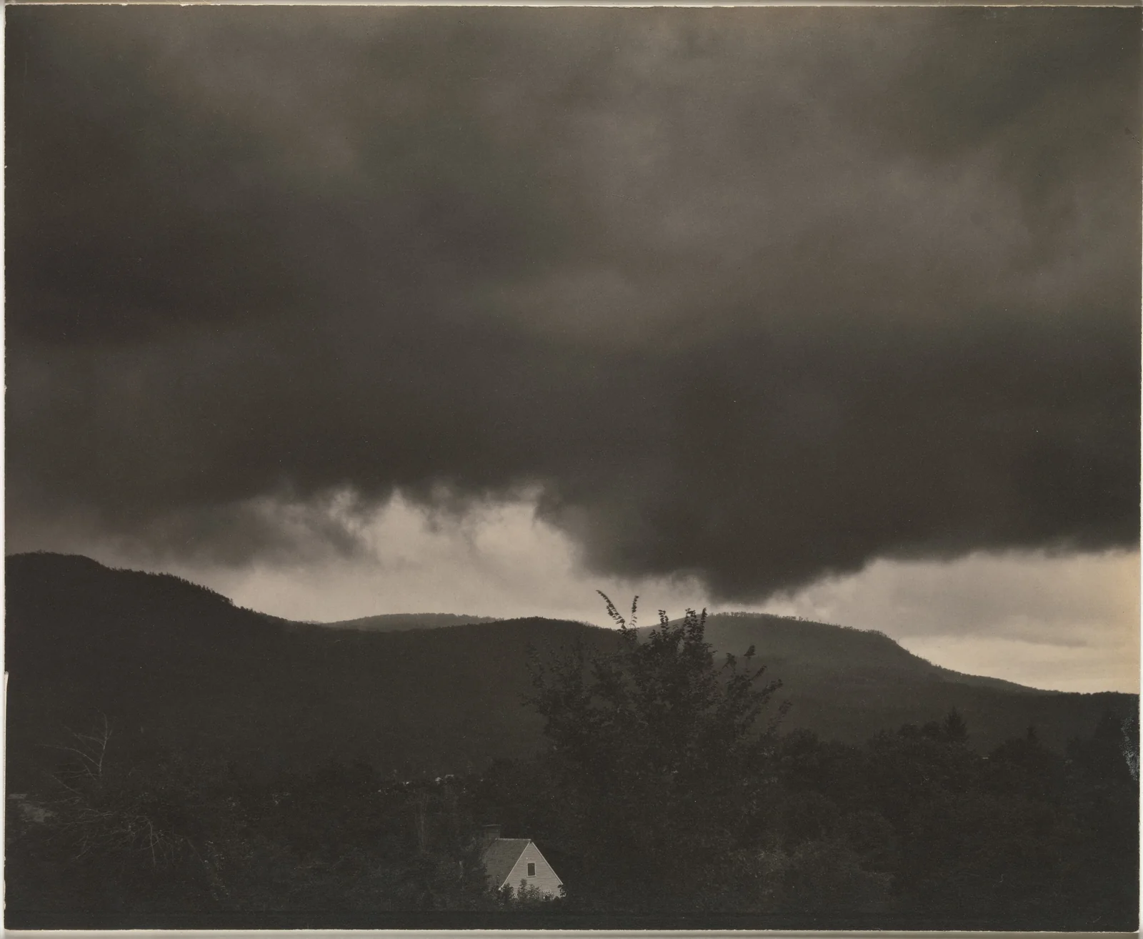 Musique — Séquence de dix photographies de nuages, n° 1 — Alfred Stieglitz