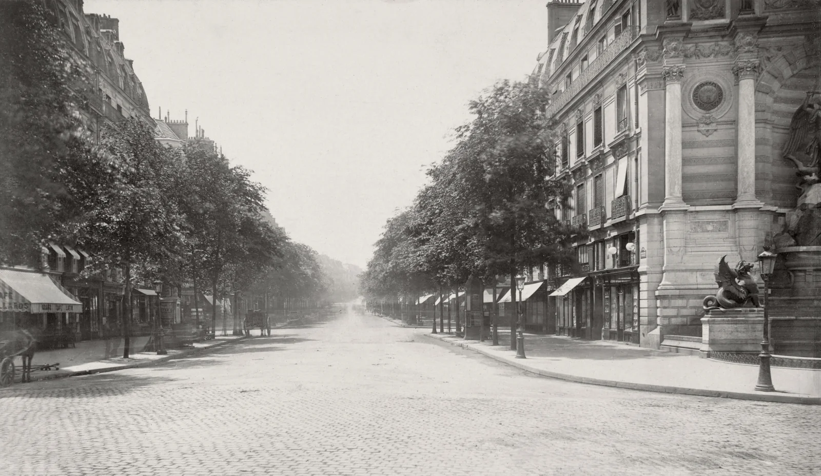 Boulevard Saint-Michel, depuis la Fontaine Saint-Michel — Charles Marville