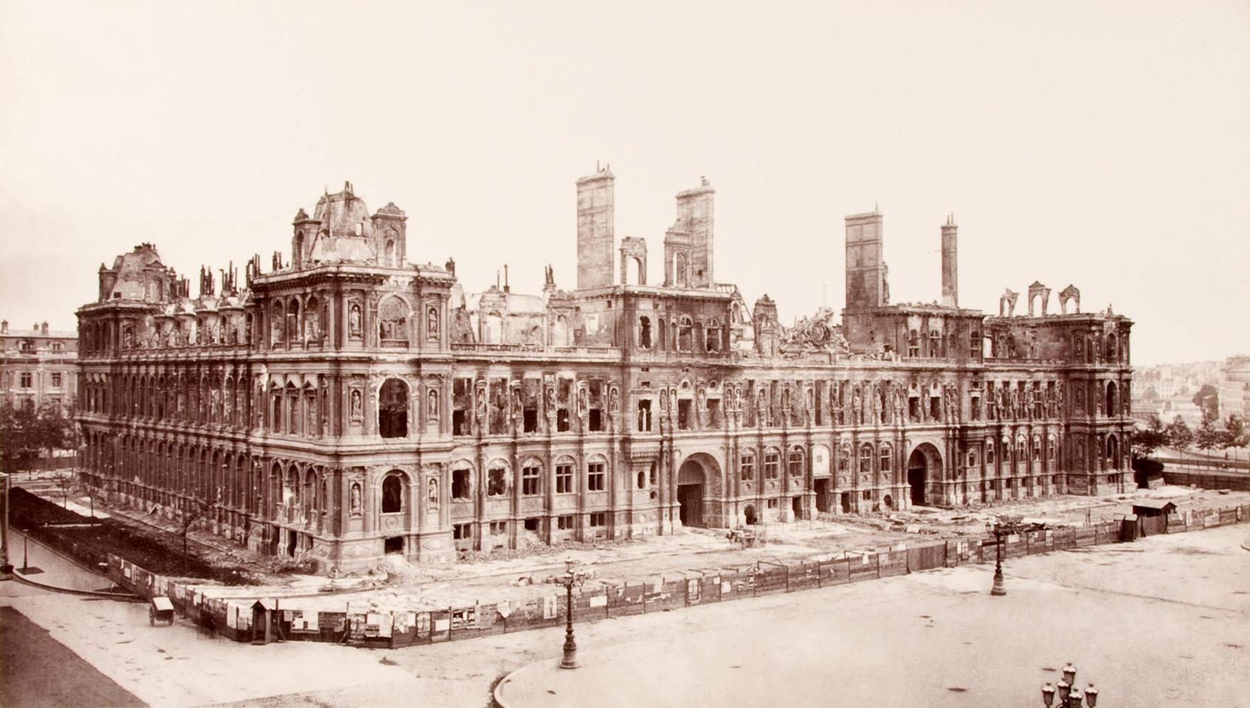 Hôtel de Ville après l'incendie de la Commune — Charles Marville