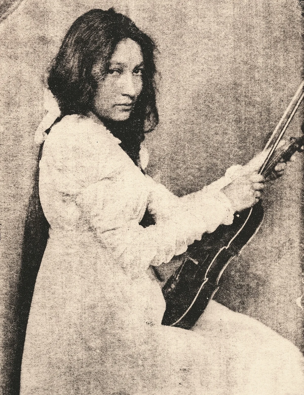 Zitkala-Ša au violon — Gertrude Käsebier