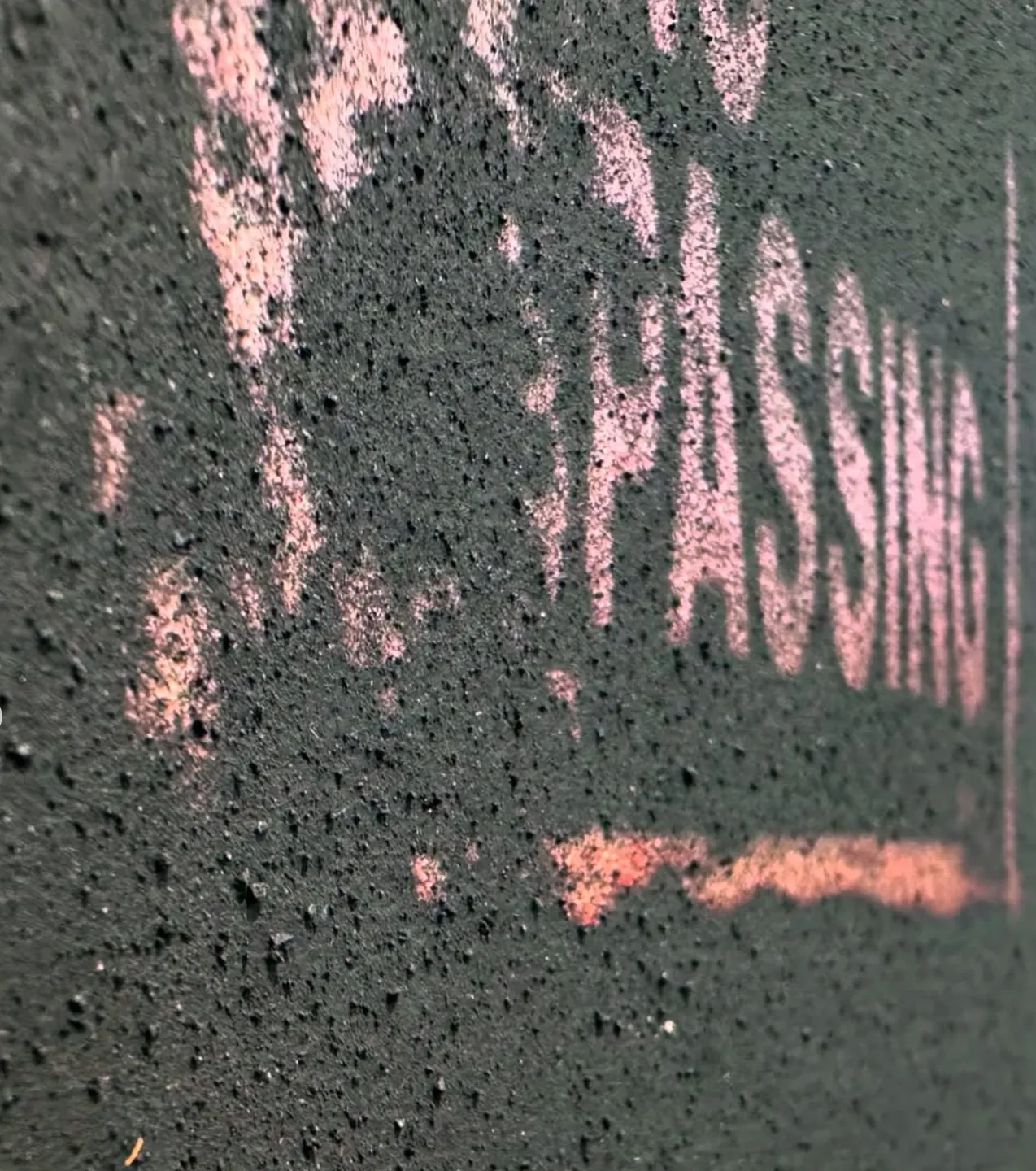 Paradise II — Gomme quadrichromie et résinotype aux cendres — Maxime Riché